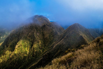 The same thing was happening to Tunui and Tuiti to my right. The swirling clouds made the Tararua Peaks look particularly ominous
