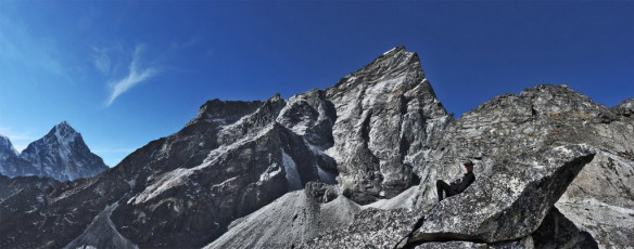 Another one of our acclimatisation climbs, this one above Lobuje (4,930m), up rocky Lobuje Hill (5,200m), which continues further upwards towards Lobuje East.