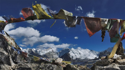 Another one of our acclimatisation climbs. This one the view northeast from Nangkar Tshang (5,000m - directly above Dingboche). Makalu (8,485m) is left of centre.