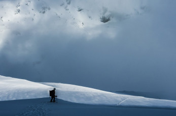 Descending to Gertrude Saddle.