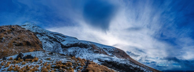 Given how much the forecasts change as the days roll by I figured I’d go for the Monday, so Sunday afternoon saw us trudging up the Puffer beneath Tahurangi Lodge in patchy drizzle. The first signs of snow only started to appear as we reached the Lodge at 1,510 metres.