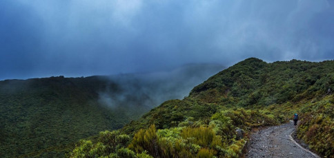 The biggest climbing challenge in these globally warming times seems to be picking the weather window. I’d been keeping an eye on the forecasts for a week or so and it looked like either Monday or Tuesday would be the best bets. The forecasts for both days were near identical. A big storm event was due to hit on Wednesday, which proved to be the case. With very thin snow and ice conditions and a snow line at about 1,550 metres on Taranaki, the avalanche risk was graded low before the storm. Post storm Taranaki and the central volcanoes were graded high, while all the south Island mountains were just moderate or considerable. So I was right about doing something before the storm at least.
