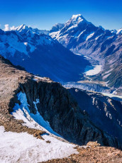 From Annette we had a different view of the headwall we’d climbed to access the Plateau the day before and could see why it had felt scary. We also enjoyed ever changing views of Sefton, Aoraki and all the other peaks along and east of the Main Divide. By the time we returned to our campsite about 5.30pm we hadn’t climbed anything of note, but it was still a fantastic day out.