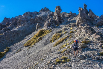 The top hundred or so metres of Sebastopol are quite steep and craggy, demanding focus and care in places. The terrain was very dry, with a lot of loose, shattered rock about. This remained the case during our entire trip and presented one of the biggest hazards facing us. Beyond Sebastopol we reached a dip in the ridge before recommencing our ascent. 