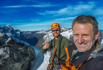 We reached the summit of McPherson about 1.30pm, enjoying a 360 degree panoramic view of precipitous ridges and peaks in every direction. This included our route dropping down and then up again to Traverse Pass (1,987m), just north of Mount Talbot (2,105m). Given the time and the large scale of our surroundings, we debated for a moment whether we should continue on or retrace our steps. Yeah nah. Weather’s great, let’s go for it. 