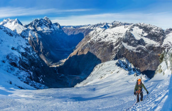 On this lovely calm morning I knew it had been worth the wait. As we cramponed up, we did as Al’s guidebook suggested, keeping to the ridge rather than venturing out onto the snow field which, while it might offer a more direct route to Traverse Pass, conceals crevasses and avalanche danger.