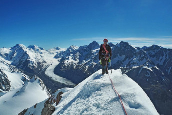 Mount Tasman, number two in the pecking order, visually lived up to its reputation as the finest ice climb in the country. Dampier, Vancouver, Malaspina, Teichelmann, Graham, Silberhorn, Dixon, Lendenfeld, Haast, Hardinger, Glacier Peak, the Minarets, Ellie De Beaumont, Malte Brun, Hamilton. So many big peaks, comprising a whole that’s very hard to do justice, in words or images.