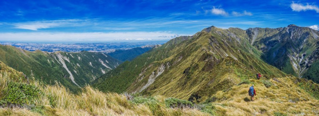 By the time we reached Ohuinga the weather was clearing, revealing a north end-on, foreshortened view of Sawtooth Ridge. It didn’t look far but 3km and another 300m or so of ups and downs meant we were glad to reach the top of Tiraha (1,668m) at the far end. The wind still howled so we dropped off the west side of Tiraha in search of a sheltered bivvy spot on the eastern side of the saddle at 1,600m.