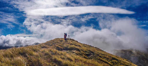 A little under 6kms away and about 550m of ups and downs lay Ohuinga (1,686m). As we plodded through the mist I felt a lot more like I was in the rugged Tararuas than on the gentle Ruahine curves. 