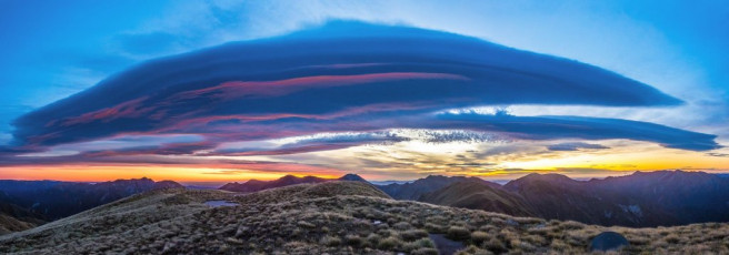 It was actually a lot colder than we’d expected overnight, but dawn next morning was a photographers dream. A fantastic lenticular dome hovered overhead, catching the sun’s dawn rays in its alien-like, concave underbelly. Soon though, we were back in the murk as cloud again swamped us. This is how it remained as we undulated along the ridge into new territory for me, dropping off Iron Peg in a south easterly direction.