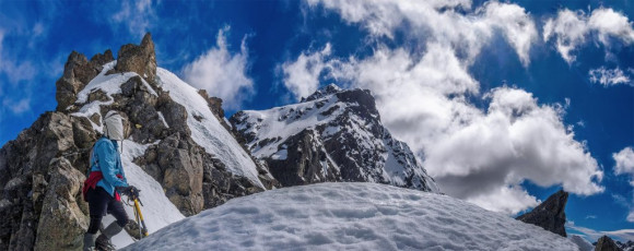 We only had walking axes and no rope, so Simon and I just went as far as the conditions would permit, while Caro enjoyed a bit of down time soaking up her surroundings below the Saddle. After a steep front point onto a broad shoulder at 2,000m we called it a day. From our high point we could see the way to the notch guarding access to the summit snow fields and felt that, on a good day, this could be a very rewarding and doable route. Maybe next time!