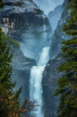 While our options were somewhat curtailed in spring, an upside was all the spectacular waterfall action going on around us. When standing in the village, the most obvious is Yosemite Fall. In spring this is a thousand metre gushing cascade with a giant step in the middle. Apparently, some summers it completely dries up.