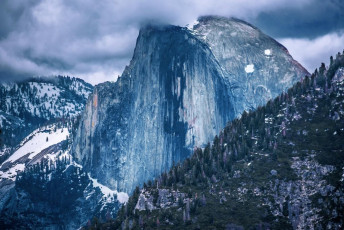 In the afternoon, after checking out the village visitor centre and the base of Yosemite Fall, we headed out of the valley and up to a carpark beside a tunnel, named unimaginatively ‘Tunnel View’. From there an hour’s climb saw us at the slightly more imaginatively named ‘Inspiration Point’. At about 1,700m we enjoyed a wide vista directly back into Yosemite Valley, taking in El Capitan, Half Dome and Bridalveil Fall. This image - Half Dome