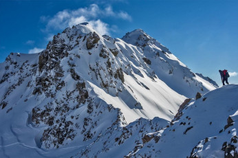 From Temple Col it was evident that the eastern aspect was heavily snowed in. Our ridge route went directly north and up; and even that required waist deep plugging to start with. 