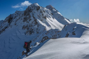 After checking in with the Ski Patrollers at Temple Basin we cramponed on up towards Temple Col. For the most part crampons weren’t necessary in the deep snow, but we figured things might firm up higher. Across the valley Rolleston disappeared as clouds began gathering around the tops. Hmm, rather than melting, it appeared that a further dusting of snow was being dropped on top of what was already there. Somewhat at odds with the glowing weather forecast, but what we have to expect living on an island.