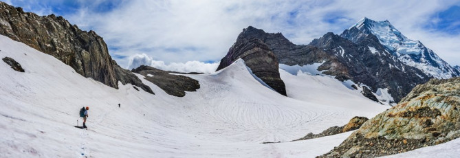 For the first time, on the Pass, Aoraki’s magnificent Caroline Face came into view as well and, beyond that to the east, unfolded the Tasman Glacier, the Minarets, Elie De Beaumont, the Malte Brun Range, to name but a few of the more notable points. O for oooorsome! This image - On the snow field on the eastern side of Ball Pass, just before the camp site. Looking north are Turner Peak (2,338m), Pibrac (2,514m), Nazomi (2,925m) and Aoraki Mt Cook (3,724m).