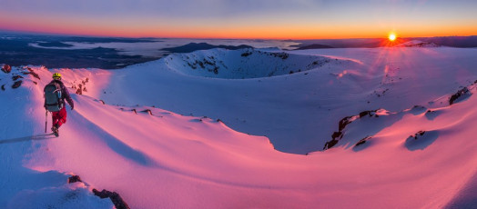Dawn in the mountains – this is what I had primarily come for and Mother Nature didn’t disappoint. Taking in a new perspective from the southern rim of North Crater, I took photo after photo as the drama unfolded, also enjoying the gradual warmth of the new day’s first light. This image - Dawn on North Crater's southern rim (1,909m), looking north.