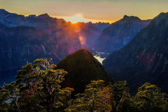 We set off for the summit just after 6am and enjoyed the sunrise as we ascended now familiar ground up to the notch. We had decided to leave the rope and harnesses at camp and travel as light as possible. When I first reached the lip of the notch I wondered if I’d somehow gone off route again. It was a sheer drop into an uninviting void below me. But on closer inspection it became apparent that there was actually a very steep but quite reasonable trail dropping down from the lip to the narrow notch. What rose up on the other side looked somewhat more intimidating and I could see then why this section was deemed the crux. Should we have brought the rope after all?