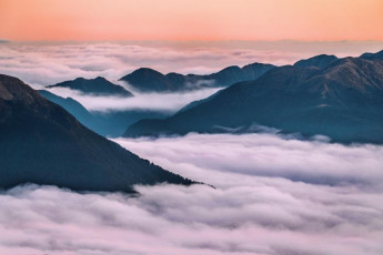 At sunrise on Aokaparangi, looking north to Carkeek Ridge (right)