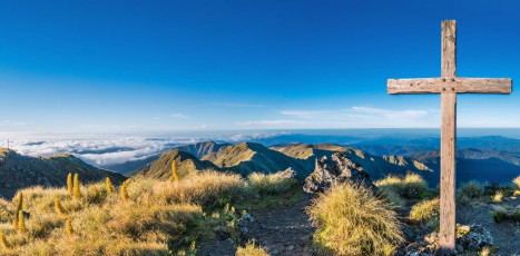 At 7.45am I was taking more pictures beside the memorial cross, erected by the Wellington Tramping Club in memory of trampers and climbers killed in the second world war. This image - The memorial cross on Mount Hector, looking south