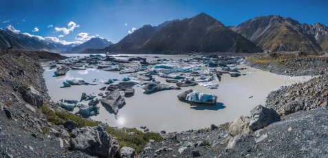 In 1973 there was no lake in front of Tasman Glacier, but recent measurements indicate that the lake is now 7km long, 2km wide and 245m deep.