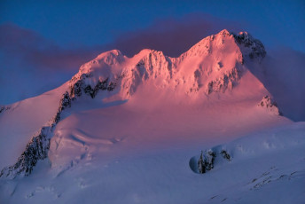 Alpenglow on Mt Brewster