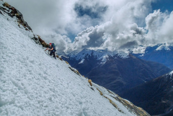 Gaining altitude didn’t improve the snow condition. With heavy packs it was arduous going. We encountered avalanche debris at various points, reminding us to stay alert. My four-year-old recollection of the route to the base of Brewster led us on a ‘less than optimal’ traverse over some bluffy terrain, but eventually we trudged to a halt at 1,900m about 4pm.  (Photo Piotr Nowak)