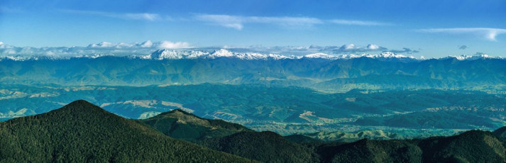 Everything from Mount Owen in the south to the Waimea Inlet in the north shone in clear morning light. To the east I was surprised to see how close we were to the inland Kaikouras, Tapuae-o-Uenuku (2,885m) and Alarm (2,877m) looking impressive.
This image - The Arthur Range, viewed from about 1,500m, near Purple Top.