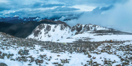 This section between high points took us two hours, so after a flurry of high fives we set off around a broad, flat horseshoe of a route to the western end of the mountain.